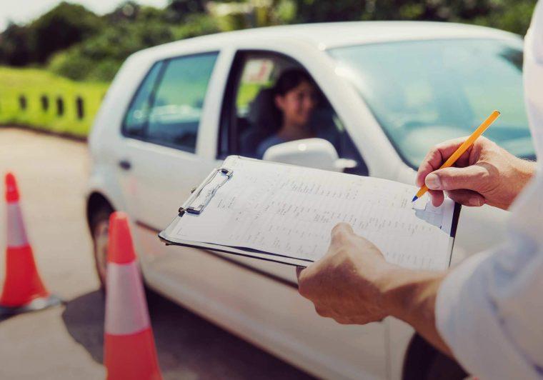 Δίπλωμα οδήγησης από τα 17 – Τι αλλάζει στον τρόπο εξέτασης