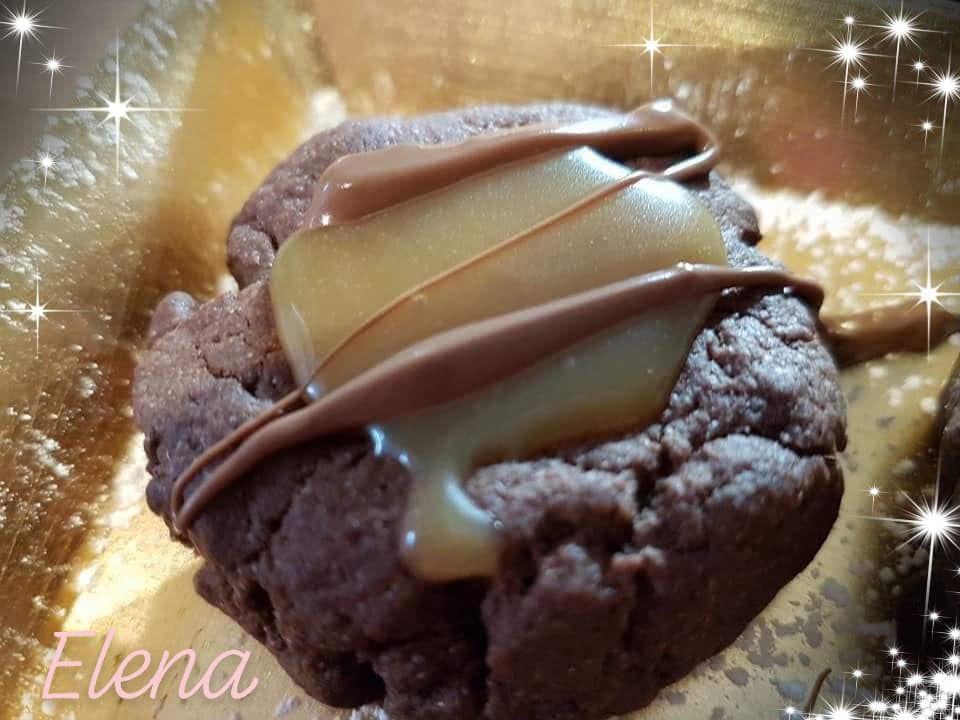 Μπισκότα σοκολάτας με καραμέλα!! (Salted Caramel and chocolate thumbprint biscuits)