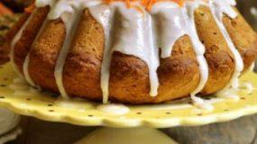 Κέικ χωρίς ζάχαρη με μπανάνα, καρότο και μέλι: Το γλυκό που έχει γίνει μαζική μανία