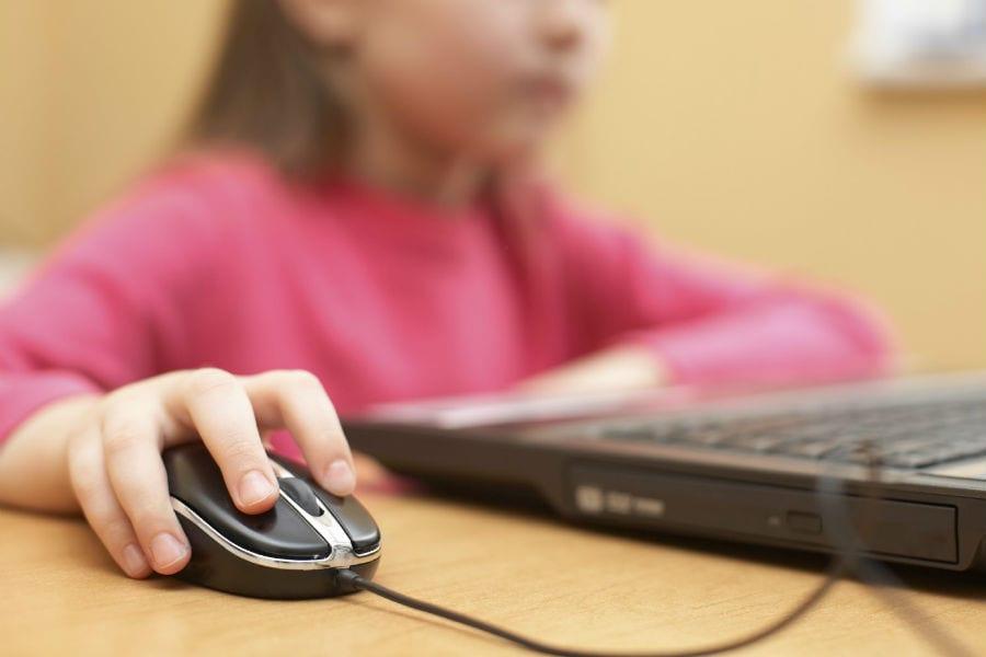 Μάθε αν το το παιδί σου έχει εθιστεί στο internet