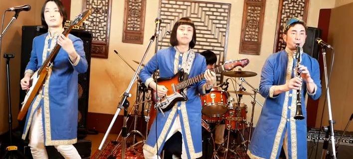 Κλάμα: Γιαπωνέζοι τραγουδούν τα «Καγκέλια» και ρίχνουν γυροβολιές [βίντεο]