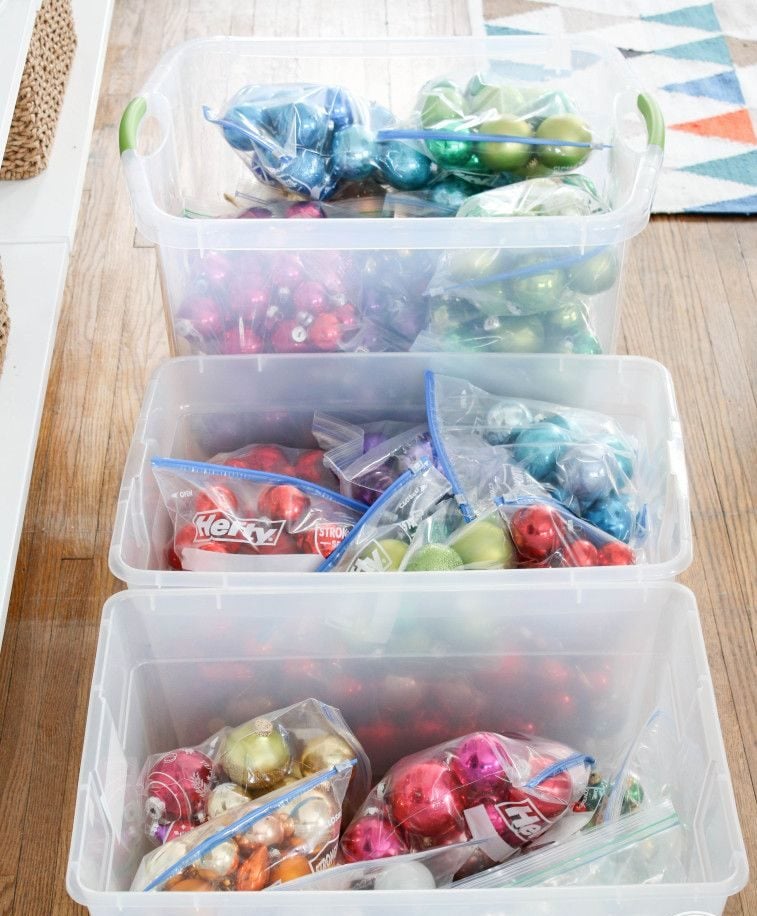 Ξεστόλισμα δέντρου: 11+1 έξυπνα τρικ για την αποθήκευση των Χριστουγεννιάτικων στολιδιών σου!