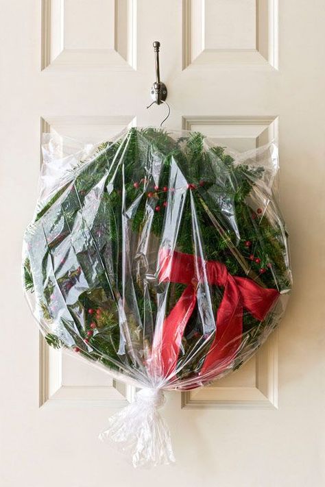 Ξεστόλισμα δέντρου: 11+1 έξυπνα τρικ για την αποθήκευση των Χριστουγεννιάτικων στολιδιών σου!