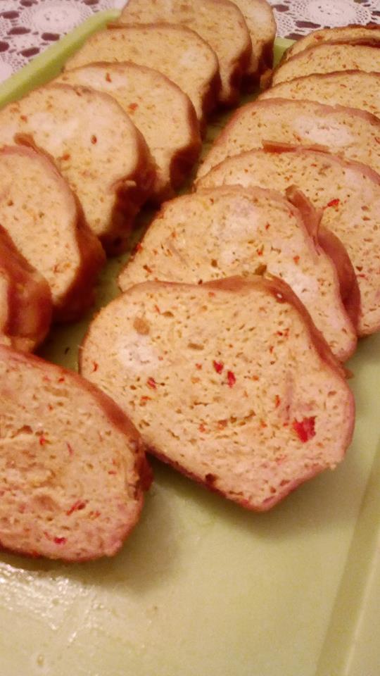 Ρολό κιμά κοτόπουλο με σάλτσα μανιταριών για το τραπέζι
