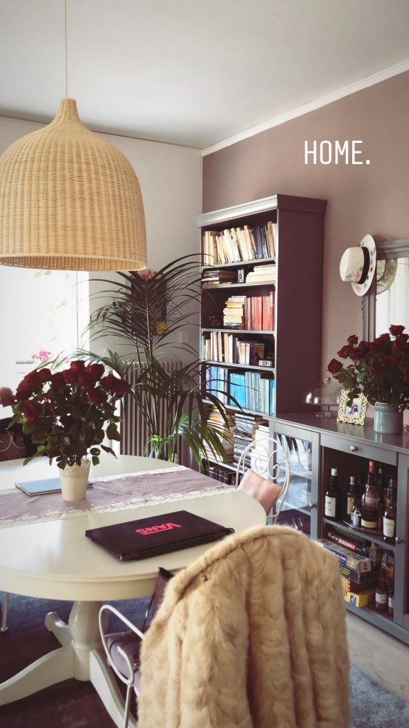 Τζένη Μελιτά: Μας δείχνει τις αγαπημένες γωνίες του σπιτιού της και το εντυπωσιακό δώρο που δέχτηκε! (εικόνες)