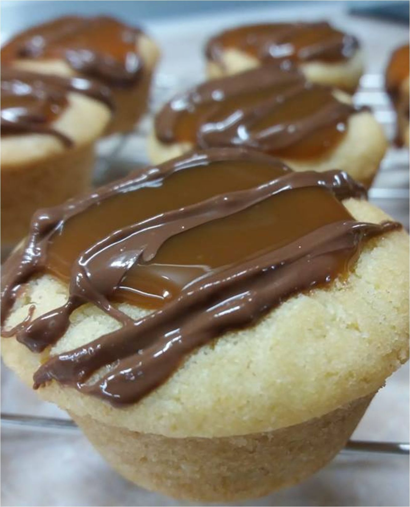 ΜΠΙΣΚΟΤΕΝΙΑ ΤΑΡΤΑΚΙΑ ΜΕ ΚΑΡΑΜΕΛΑ ΓΑΛΑΚΤΟΣ