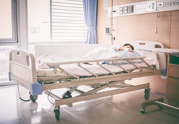 11χρονος στη εντατική του νοσοκομείου Παίδων αφού κατέρρευσε στο πεζοδρόμιο