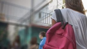 Δάσκαλοι "υιοθέτησαν" ορφανή μαθήτρια που ζει σε δομή του Δήμου