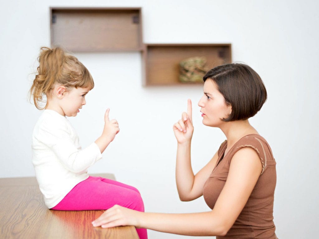 4 κανόνες που πρέπει να θέσετε σε όποιον φροντίζει το παιδί σας