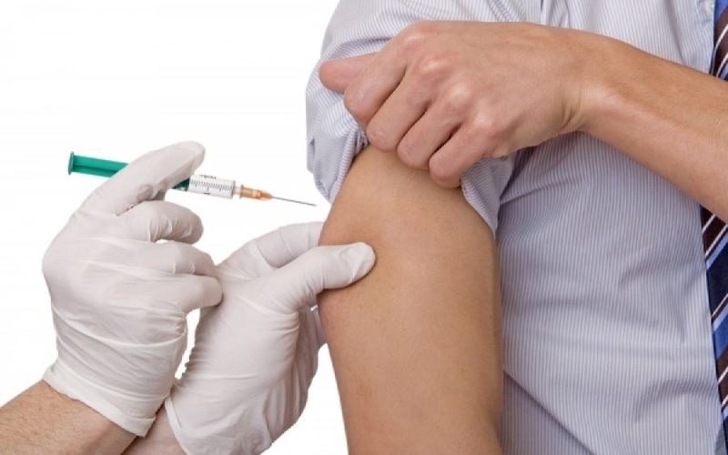 Νόμος θα παροτρύνει τους έφηβους να εμβολιάζονται χωρίς τη συγκατάθεση των γονιών τους