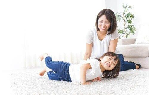 Γιατί παιδιά στην Ιαπωνία υπακούν πάντα τους γονείς τους;