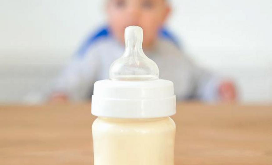 Η παιδίατρος Α. Μαλλιαρου προειδοποιεί: Προσοχή, στην παρασκευή του βρεφικού γάλακτος στο σπίτι