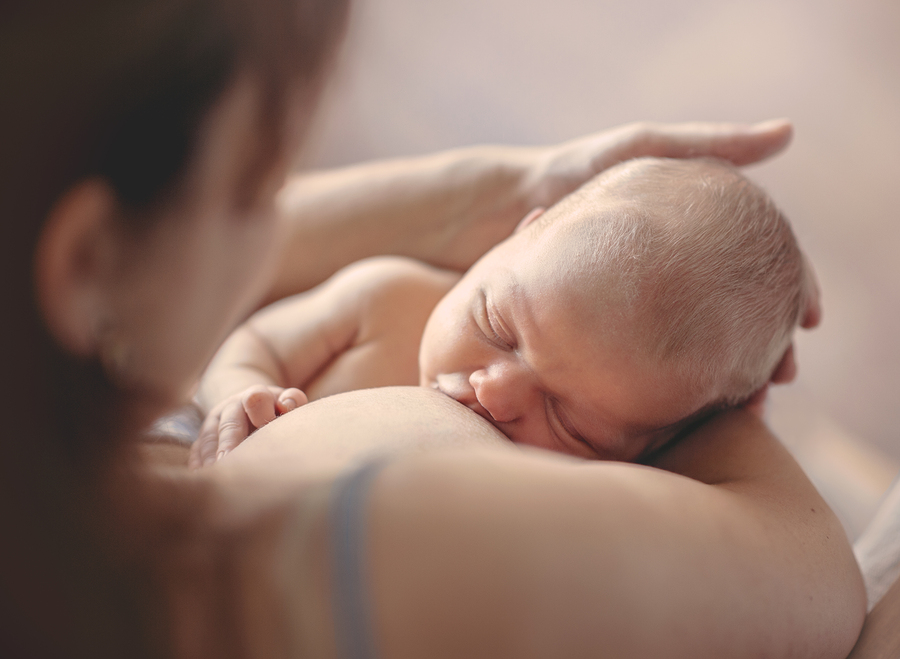 Πως ο θηλασμός προστατεύει τα μωρά από τα επικίνδυνα ανθεκτικά στα αντιβιοτικά μικρόβια.