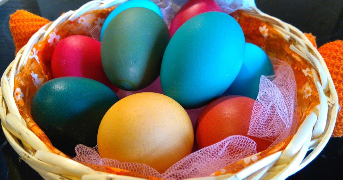 Φυσικές και ανέξοδες συνταγές για να βάψετε τα πασχαλινά αυγά σας!
