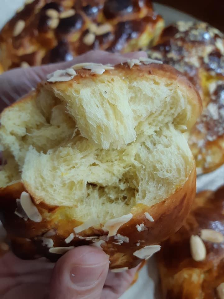 Υπέροχα πασχαλινά τσουρέκια της Βέφας Αλεξιάδου!