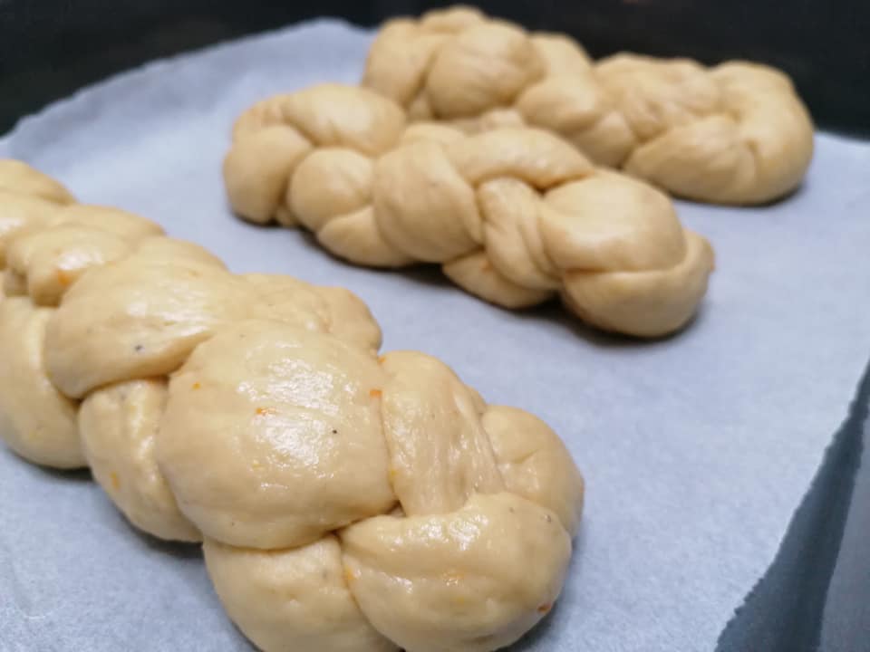 Υπέροχα πασχαλινά τσουρέκια της Βέφας Αλεξιάδου!