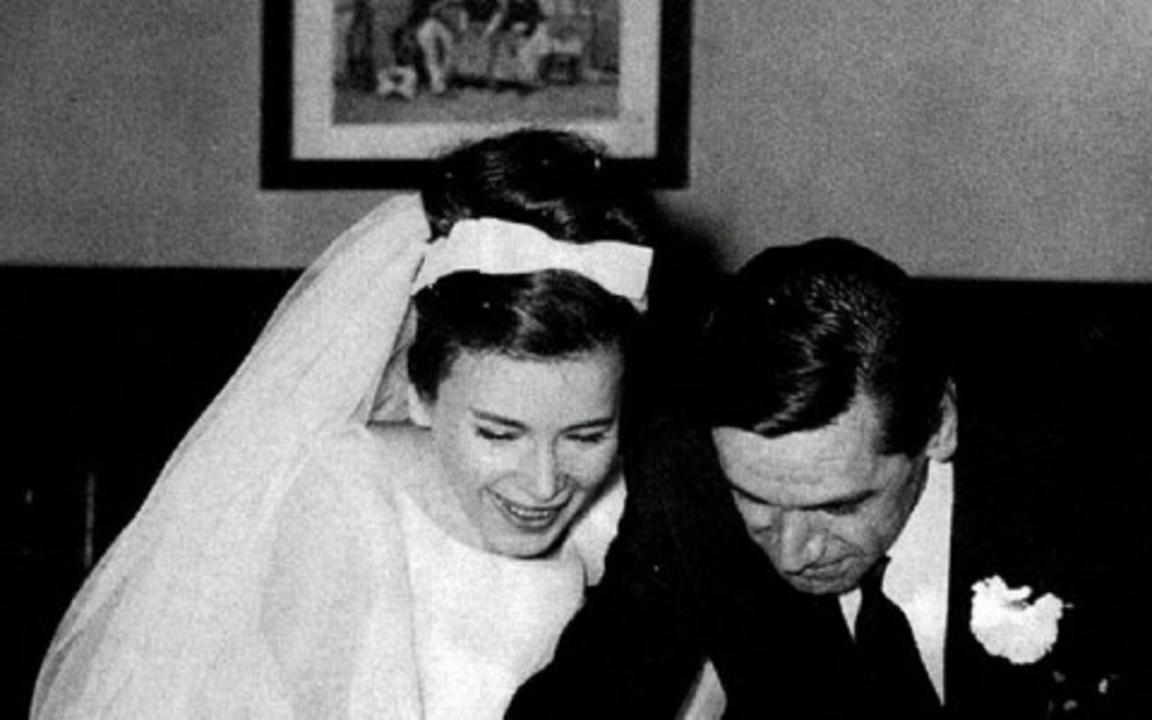 Τζένη Καρέζη-Ζάχος Χατζηφωτίου: Η σπάνια φωτό από το γάμο τους και ο απίθανος τρόπος που τον έπιασε να την απατά (εικόνες)