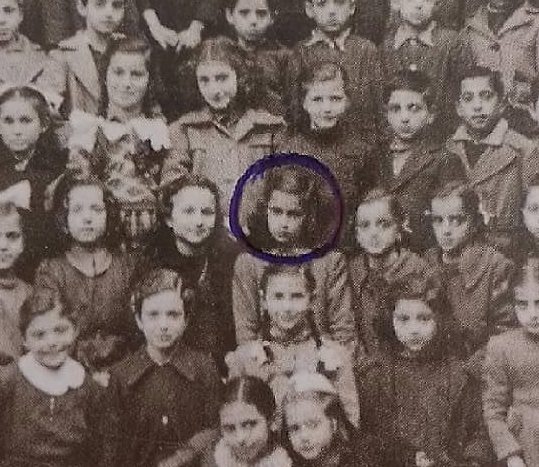 Aλίκη Βουγιουκλάκη: Σπάνια σχολική φωτογραφία της, στην 4η Δημοτικού το 1943!