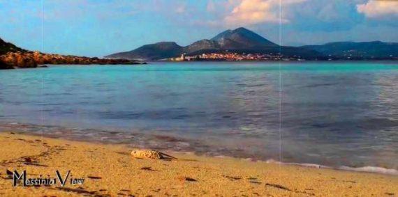 Δεν βλέπεις το βυθό: Το νησί-όνειρο με τους 2 κατοίκους και την πιο άγρια παραλία στην Ελλάδα (εικόνες)