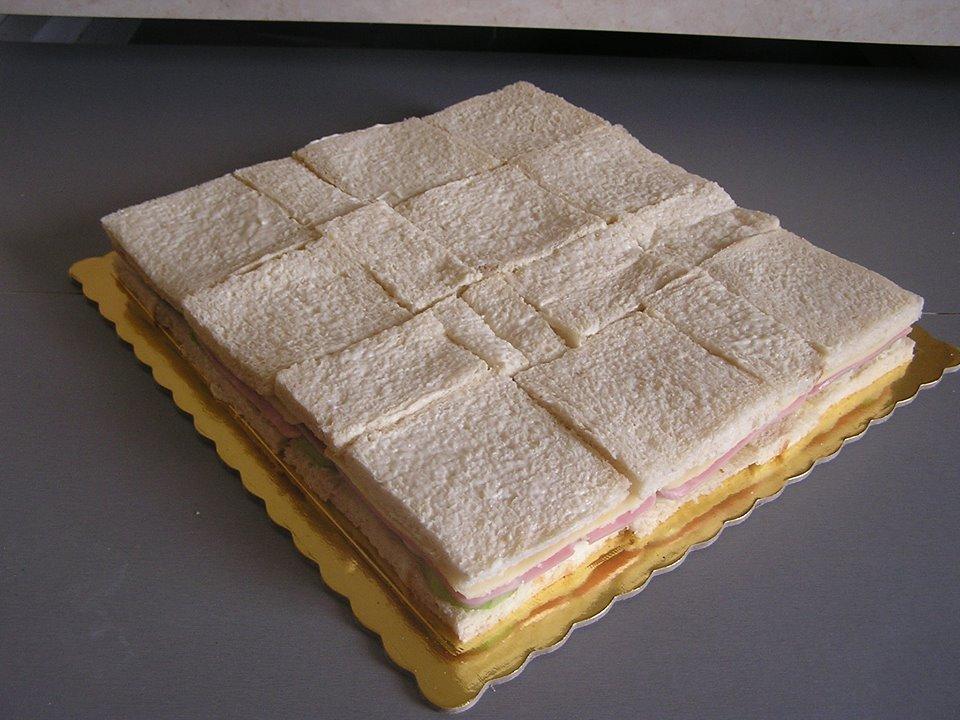 Πανεύκολη αλμυρή τούρτα με ψωμί του τοστ