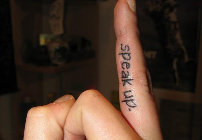 Υπέροχα σχέδια τατουάζ με ρητά ιδανικά για γυναίκες