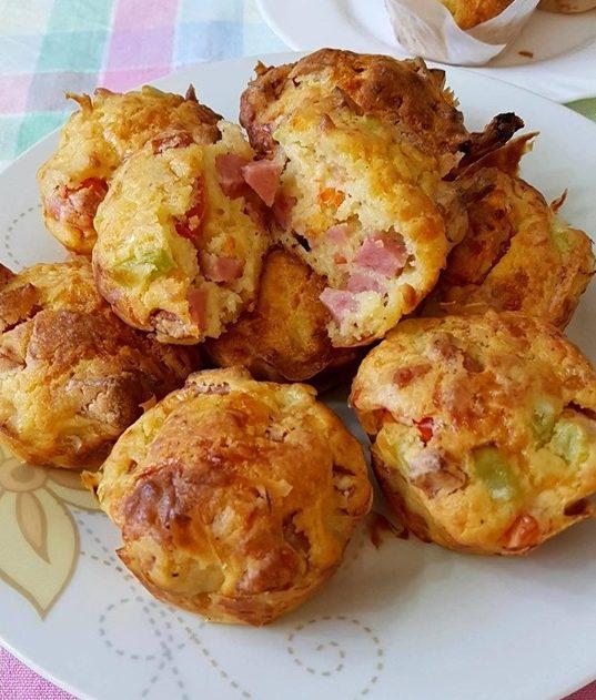 Αλμυρά muffins για όλες τις ώρες της μέρας εύκολα και νόστιμα Αλμυρά muffins για όλες τις ώρες της μέρας εύκολα και νόστιμα