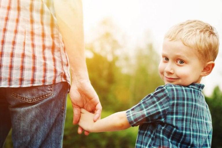5 συμβουλές για να καλλιεργήσετε στο παιδί σας την στοργικότητα και την ευαισθησία