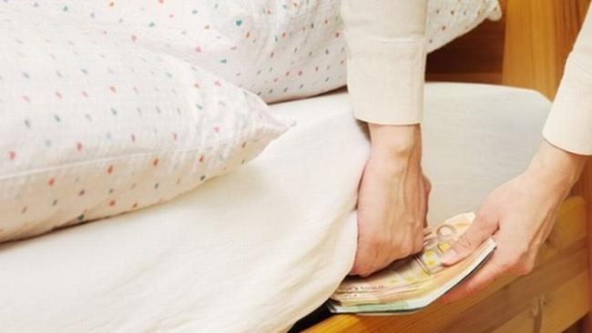 Φεύγεις από το σπίτι; Δες τα 8 χειρότερα μέρη που μπορείς να κρύψεις τα λεφτά σου! Απαγορευτικό όμως! 3 χειροτερες κρυψωνες2