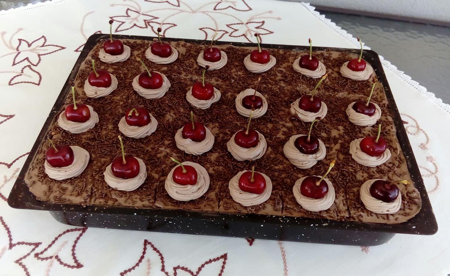 Τούρτα σοκολάτα με τρούφα στο ταψί