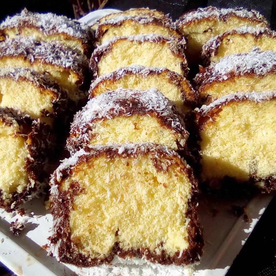 Κέικ βουτηγμένο σε σοκολάτα και καρύδα !!!