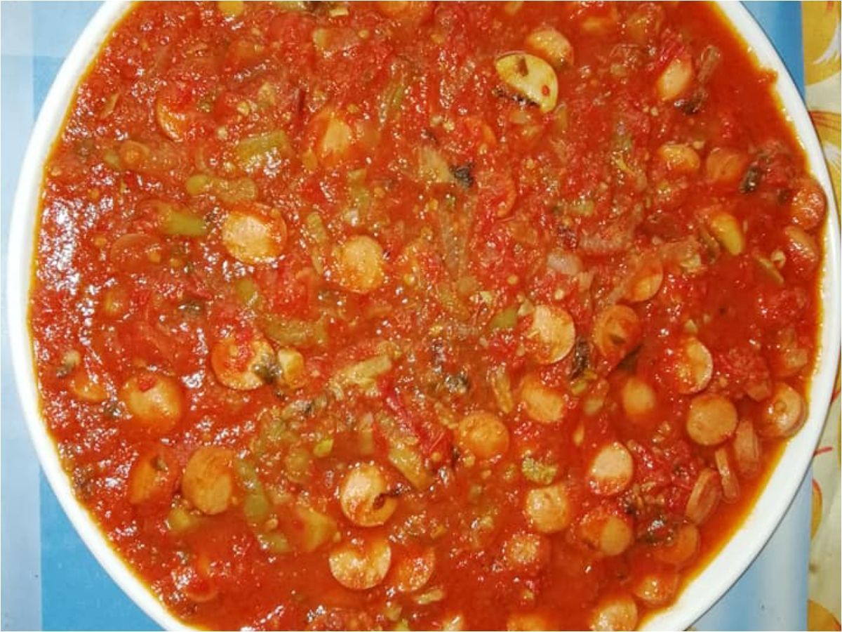 Μεσογειακή σάλτσα για ζυμαρικά με λουκάνικα και λαχανικά