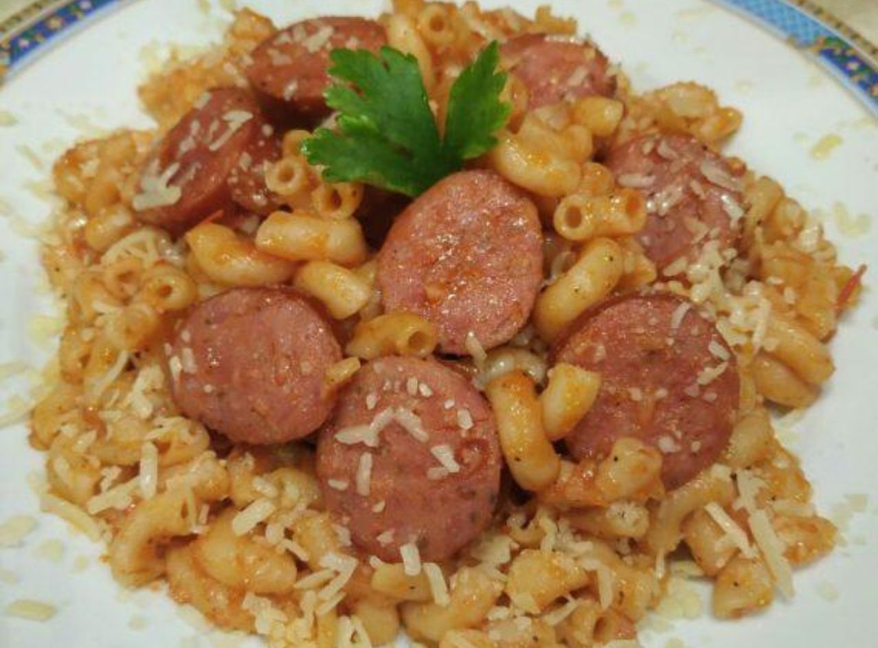 Λουκάνικα με μικρο μακαρονάκι