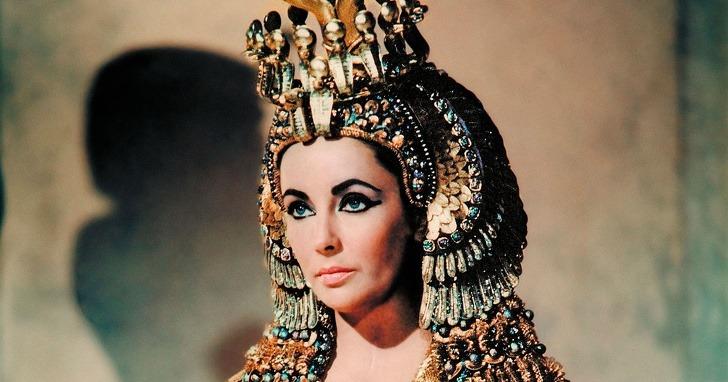1963: Cleopatra