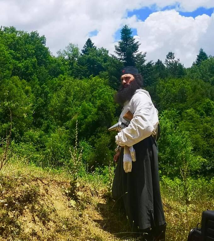 Ο Άνθιμος Ανανιάδης έγινε… μοναχός και έχει και μούσι!