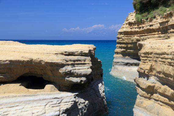 Κανάλι της Αγάπης: Η παραλία του Ιονίου με τον υπέροχο μύθο -Αν κολυμπήσεις εκεί θα βρεις τον έρωτα της ζωής σου