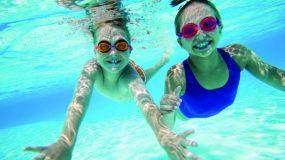Ποια είναι η κατάλληλη ηλικία για να κολυμπούν τα παιδιά μόνα τους;