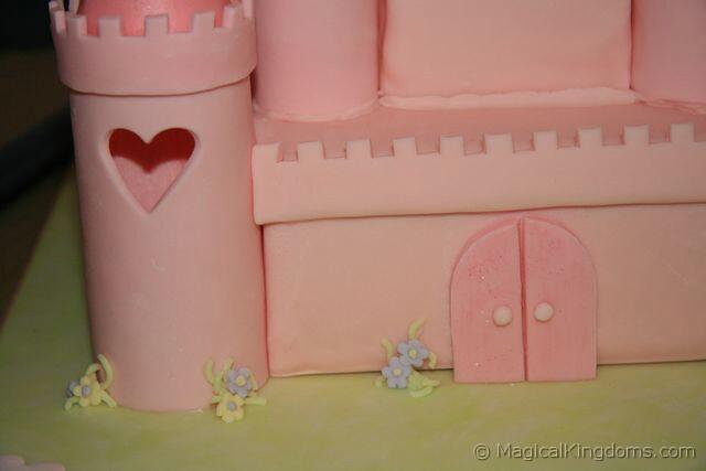 Πώς να φτιάξουμε βήμα-βήμα μία εκπληκτική τούρτα κάστρο της Disney!