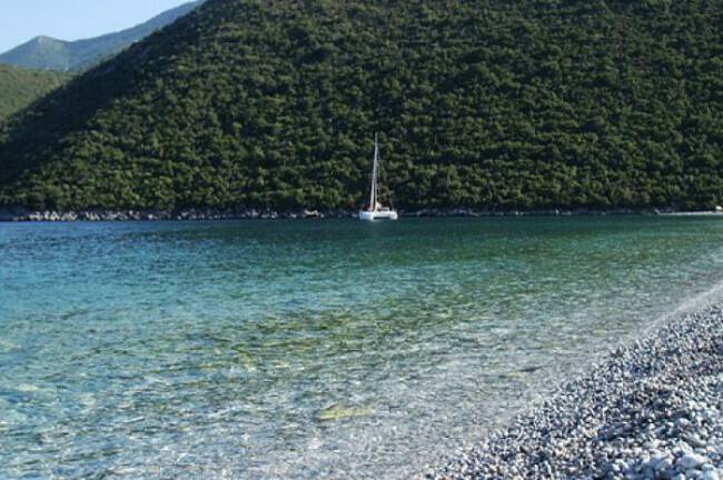 Από την Ελαία έως το Κυπαρίσσι: Αυτές είναι οι δέκα ομορφότερες παραλίες της Πελοποννήσου