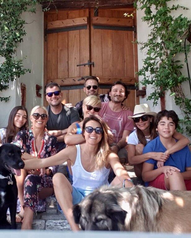Δείτε φωτογραφίες από τις διακοπές της Δέσποινας Βανδή με την οικογένεια της και διάσημους φίλους!