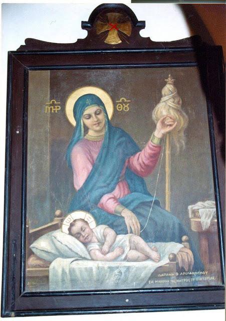 σπάνια εικόνα της Παναγίας Μητέρας του Κυρίου να Τον κανακεύει σαν μωρό και να γνέθει για να Του πλέξει ρουχαλάκια.