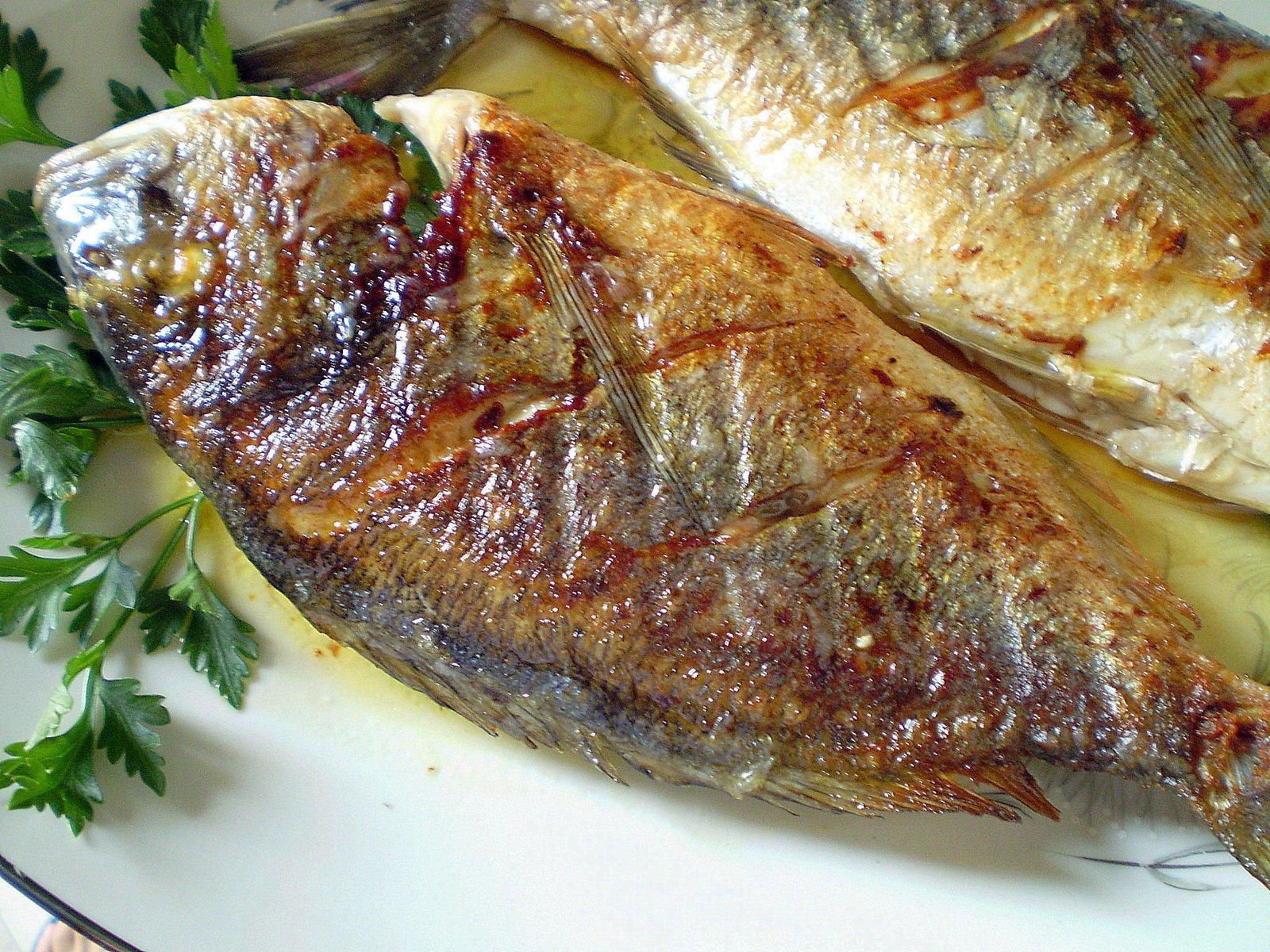 Τσιπούρες στη γκριλιερα με λαδολέμονο ή σάλτσα “ραβιγκοτ”