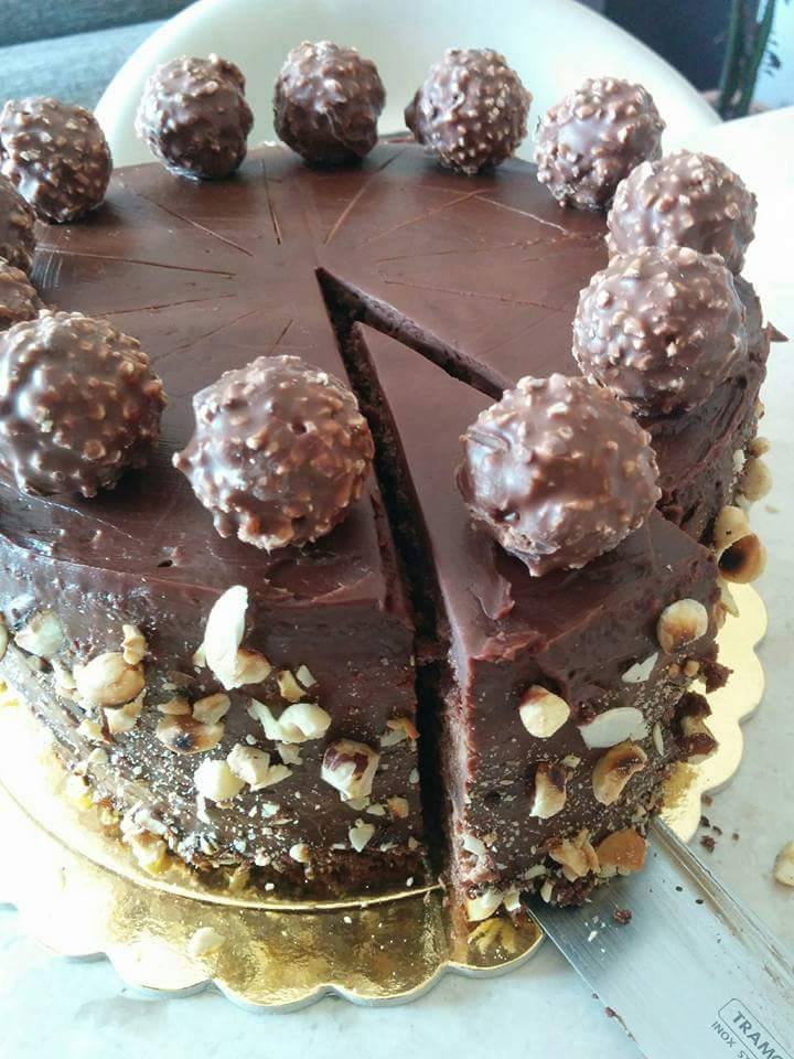 Λαχταριστή τούρτα Ferrero Rocher για κέρασμα ή γενέθλια!