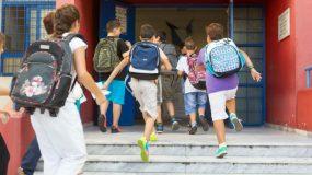 6 οργανώσεις για να χαρίσετε παλιές σχολικές τσάντες και σχολικά είδη σε άπορα παιδιά