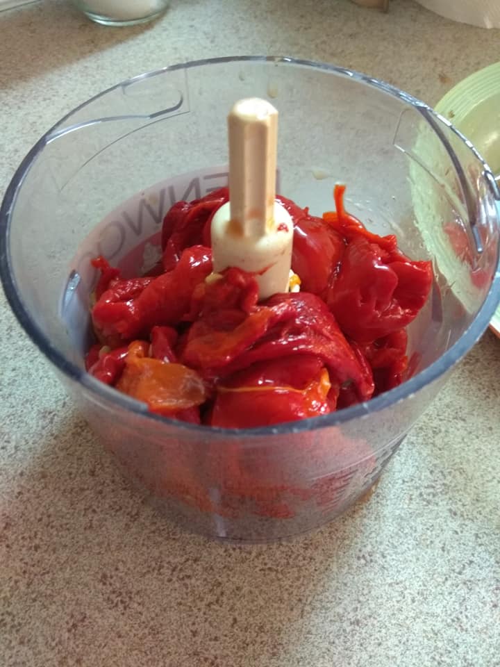 Φτιάχνουμε σάλτσα από πιπεριές Φλωρίνης και την κάνουμε παγάκια!