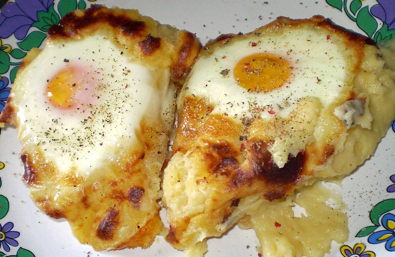Πούρες πατάτας με αυγά "μάτια" στο φούρνο