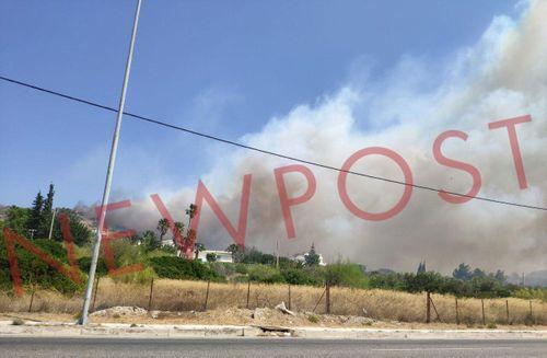 Μεγάλη πυρκαγιά στο Λαγονήσι - Εκκενώνονται σπίτια - Κλειστή η Αθηνών-Σουνίου (φωτό)