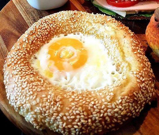 Κουλούρι Θεσσαλονίκης στο τηγάνι με αυγό- Ένα ιδανικό κολατσιό