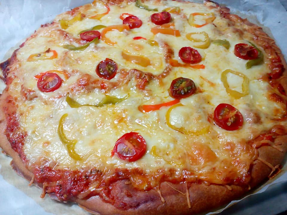 Πολύ γρήγορη και εύκολη πίτσα με ζύμη από χυλό! Πιο αφράτη δεν γίνεται