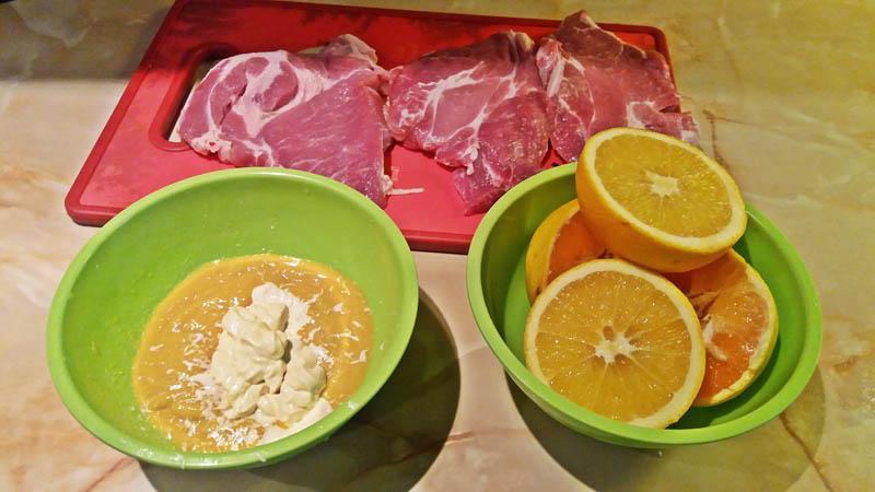 Μαγειρεύοντας με την Αρετή: Χοιρινές μπριζόλες με κρούστα παρμεζάνας