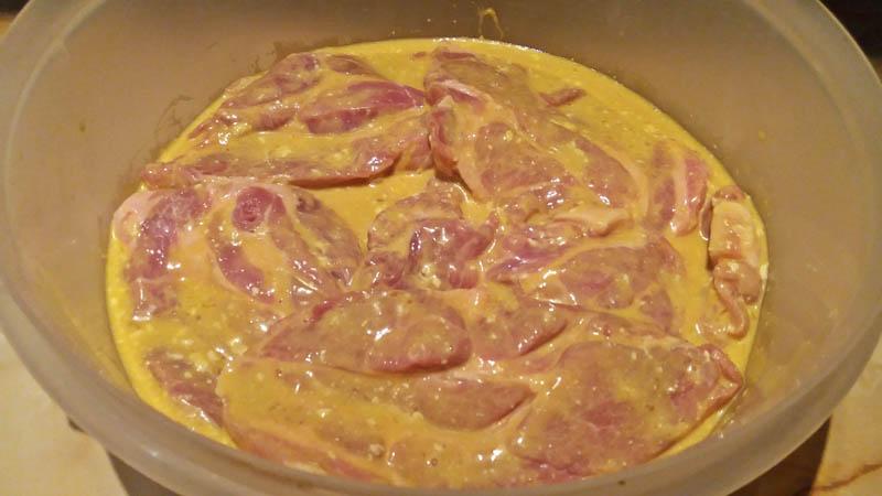 Μαγειρεύοντας με την Αρετή: Χοιρινές μπριζόλες με κρούστα παρμεζάνας